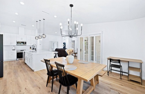 Fresno House | Contemporary Retreat for Professionals & Families