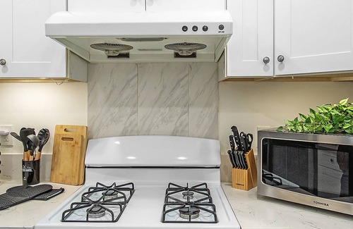 Azusa House | Contemporary Retreat of Azusa-Sleeps 8