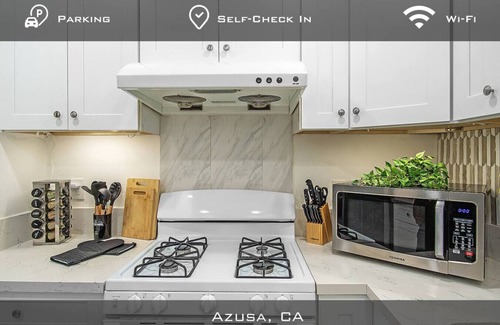 Azusa House | Contemporary Retreat of Azusa-Sleeps 8