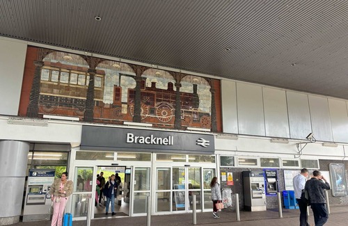 Bracknell Apartment | Contemporary Studio with free Parking in Bracknell