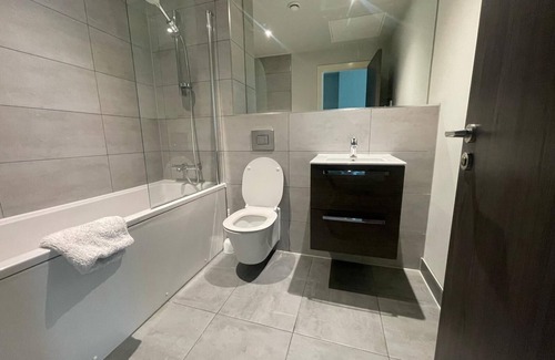 Bracknell Apartment | Contemporary Studio with free Parking in Bracknell