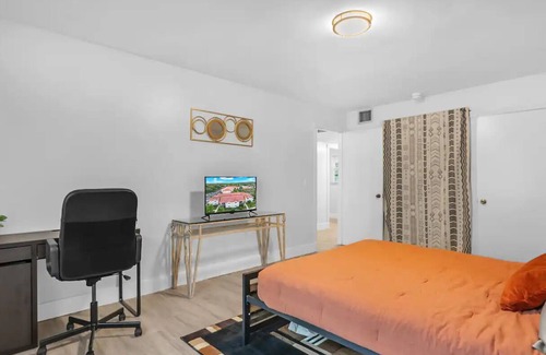 Pembroke Pines Condo | Contemporary & stylish 1/1.5 Condo - Pembroke Pines