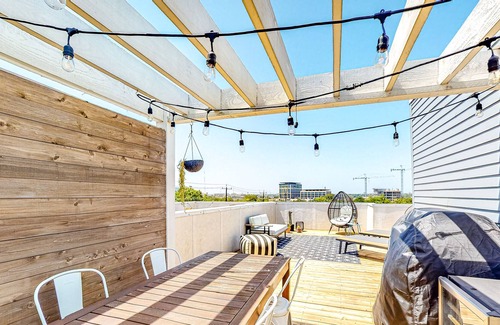 Government Hill House | Contemporary Townhouse with Fast WiFi, Central AC, Washer/Dryer, and Gas Grill