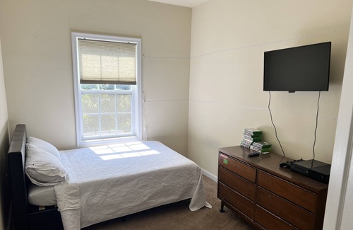 Anacostia House | Contemporary townhome close to major attractions and Nationals ballpark