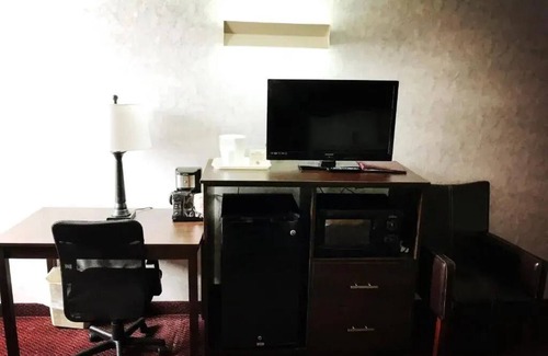 Watertown Hotel | Continental Inn by OYO Watertown NY I-81