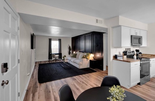 Newburgh Apartment | Contract Worker Getaway!
