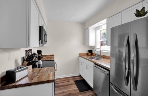 Newburgh Apartment | Contract Worker Getaway!
