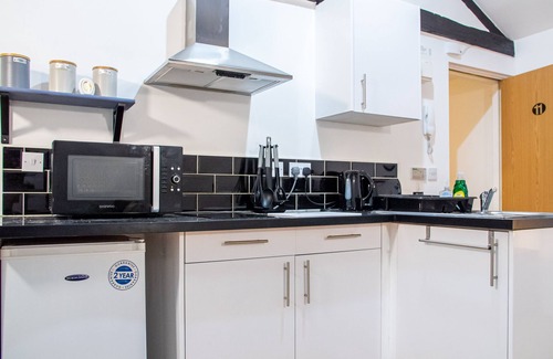 Leeds Apartment | Contractor Base by Kirkstall Shopping Centre