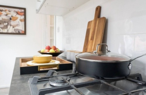 Borehamwood House | Contractor + Business Stays | Sleeps 7 | 20% OFF