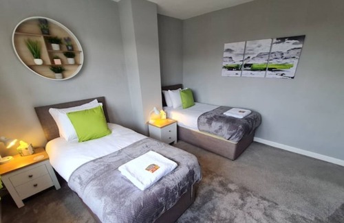 Holbrooks House | Contractor House w/ Parking Netflix, EV Charging