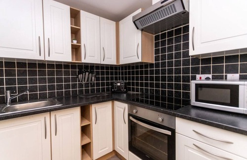 Bristol Apartment | Contractor*Long Stays Discounts*Parking