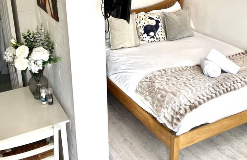 Bletchley Apartment | Contractors Luxurious Cozy Studio Apartment in MK