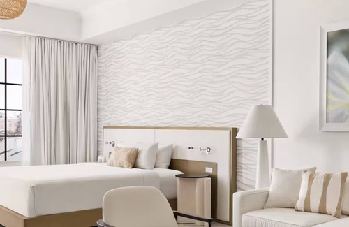 St. Pete Beach Hotel | Convenience & Comfort! 4 Relaxing Units! Pool, Pets Allowed, Rooftop Bar!