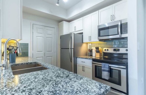 Valley Ranch Apartment | Convenient 1BR King Suite Pool, Gym & Parking 05