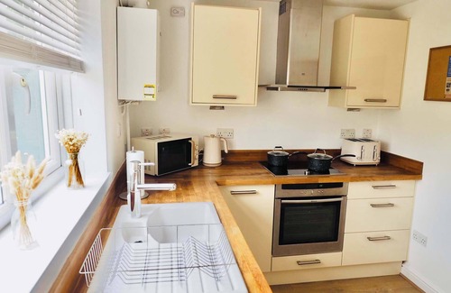 Taunton House | Convenient 2 Bedroom Home with Parking in Taunton