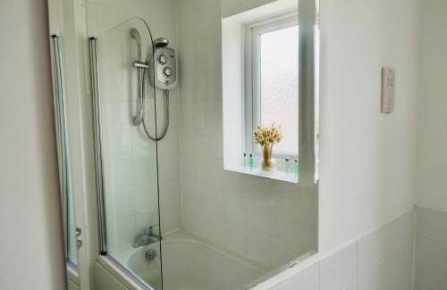 Taunton House | Convenient 2 Bedroom Home with Parking in Taunton