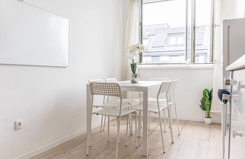 Meidling Apartment | Convenient 2BR Apt. Near U6 Station am Schöpfwerk