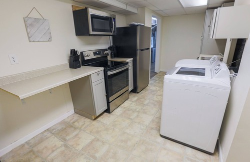 Scenic Heights Apartment | Convenient 3 bedroom near Olde Town Arvada!