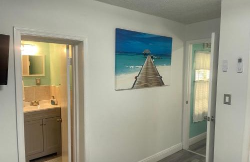 West Palm Beach Apartment | Convenient and Private Downtown 1BR Near Beach