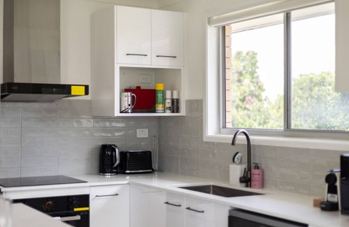 Robertson House | Convenient Comfort: 4BR near Malls and Transport!