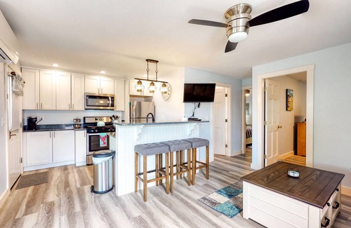 Wells Cottage | Convenient cottage near beach with shared pool, gas grill, W/D, WiFi & AC