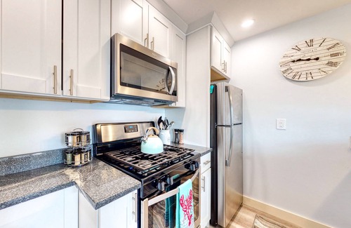 Wells Cottage | Convenient cottage near beach with shared pool, gas grill, W/D, WiFi & AC
