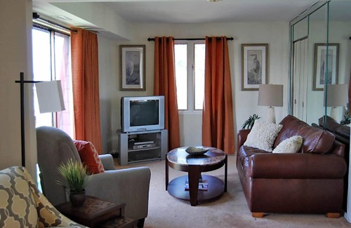 Eastport Condo | Convenient Eastport condo with beautiful water views and community pool!