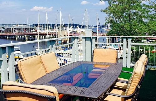Eastport Condo | Convenient Eastport condo with beautiful water views and community pool!