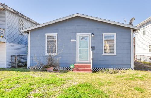 Galveston House | Convenient Galveston Home Less Than 1 Mi to Beach!