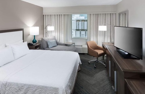 Downtown Fort Lauderdale Hotel | Convenient Getaway with Pool Access, Free Breakfast, and Pets are Welcome
