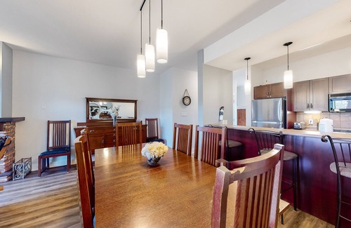 The Blue Mountains Condo | Convenient & Homey Condo w/Free WiFi & Gas Grill - Walk to Blue Mountain Village