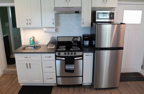 Lynchburg House | Convenient Home With Guest House