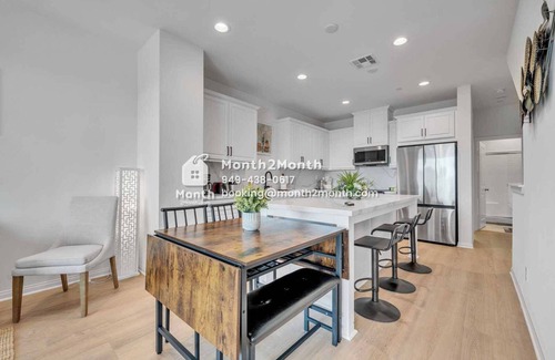 Northwest Anaheim House | Convenient living on Victor Avenue #42270