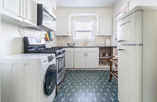 University District House | convenient located cute home! 3 Minutes to U of M and 10 to the medical district