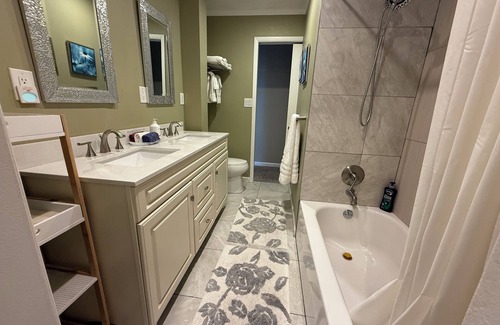 Lakewood House | Convenient location and clean home