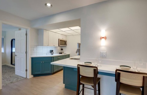 San Jose Resort | Convenient Location! Close to Norman Y. Mineta Airport, with Outdoor Pool!