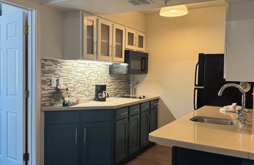 San Jose Resort | Convenient Location! Close to Norman Y. Mineta Airport, with Outdoor Pool!