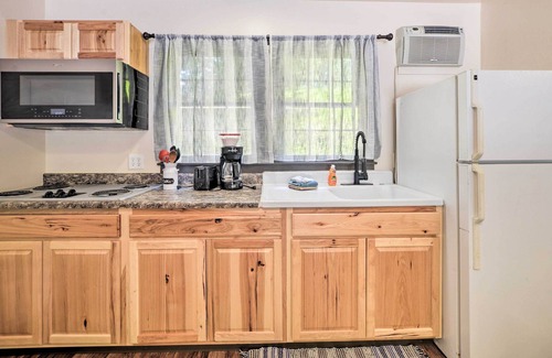 Almo Apartment | Convenient Murray Apt in Lakefront Resort!