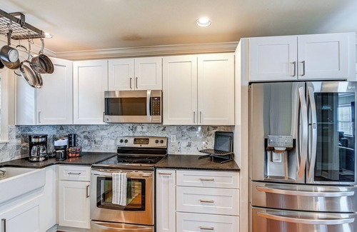Berry Hill House | Convenient Nashville Hub w/Yard, 3 Mi to Downtown