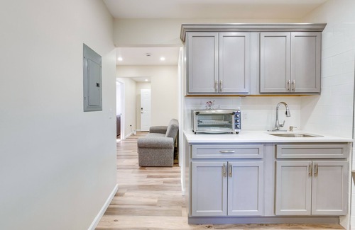 North Ironbound Apartment | Convenient Newark Apartment ~ 15 Mi to Manhattan!