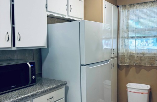 Springdale House | Convenient, Quiet and Clean Home