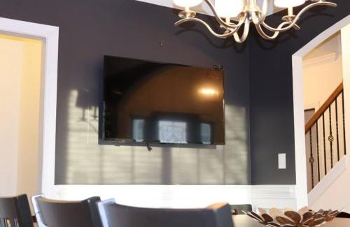 Northeast Raleigh House | Convenient Remote-friendly suburban oasis