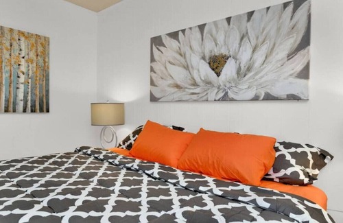 Southern Coast Apartment | Convenient Saco Apartment: King Bed & Free Parking