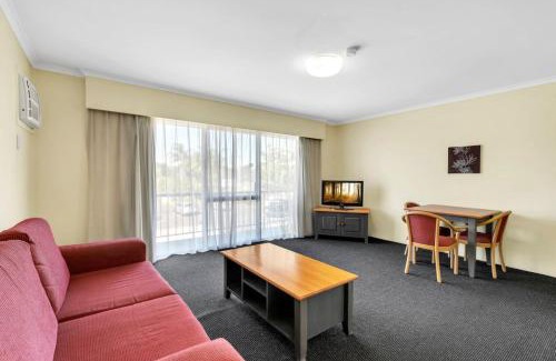 Mount Ommaney Hotel | Convenient self catering unit