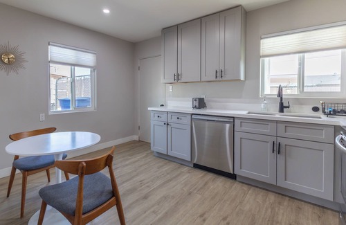 Chandler House | Convenient single family home, 2BR/1.5BA and Great AC for hot days.