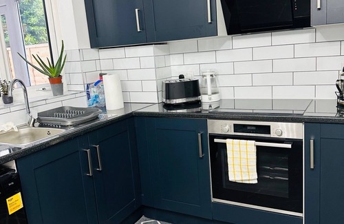 Havering Boat Rental | Convenient & spacious house close to golf club and easy links to central London.