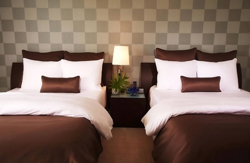 Ludlam Hotel | Convenient Stay in Miami! Close to Everything | 3 Spacious Rooms w/Balcony