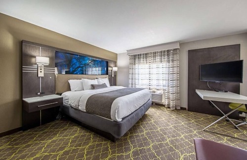 Clemson Hotel | Convenient Stay near Downtown Pendleton - Perfect for Business Travelers