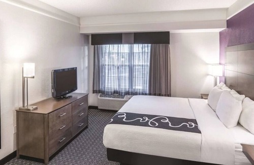 Woodlands Village House | Convenient Stay, Superb Location! 3 Pet-Friendly Units, Free Breakfast