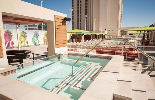 Downtown Las Vegas Hotel | Convenient Stay! Superb Location, Free Parking, Onsite Swimming Pool!
